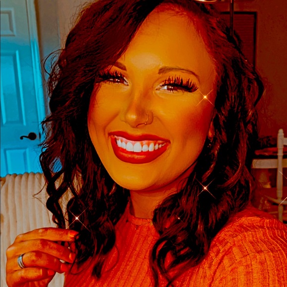 Meet your Posher, Alyssa - Picture 1 of 1